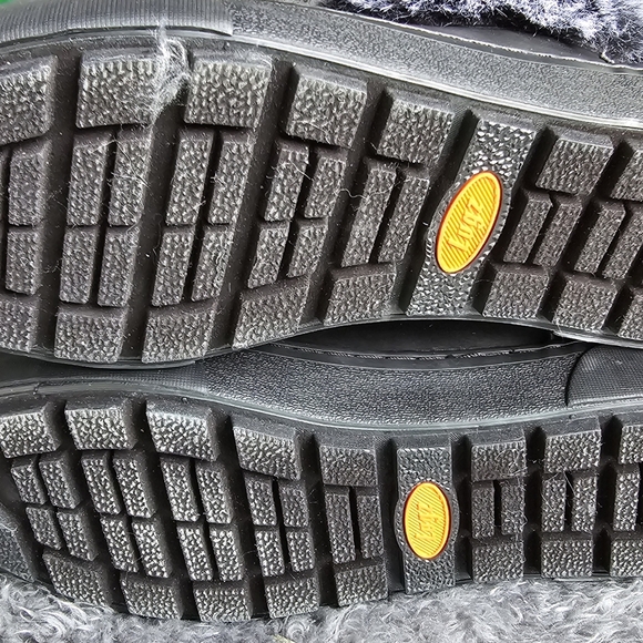 Beautiful, Ladies Faux Fur Trim LUGZ / Brand New/3 Colors Available. Size 8.5 - Picture 11 of 11